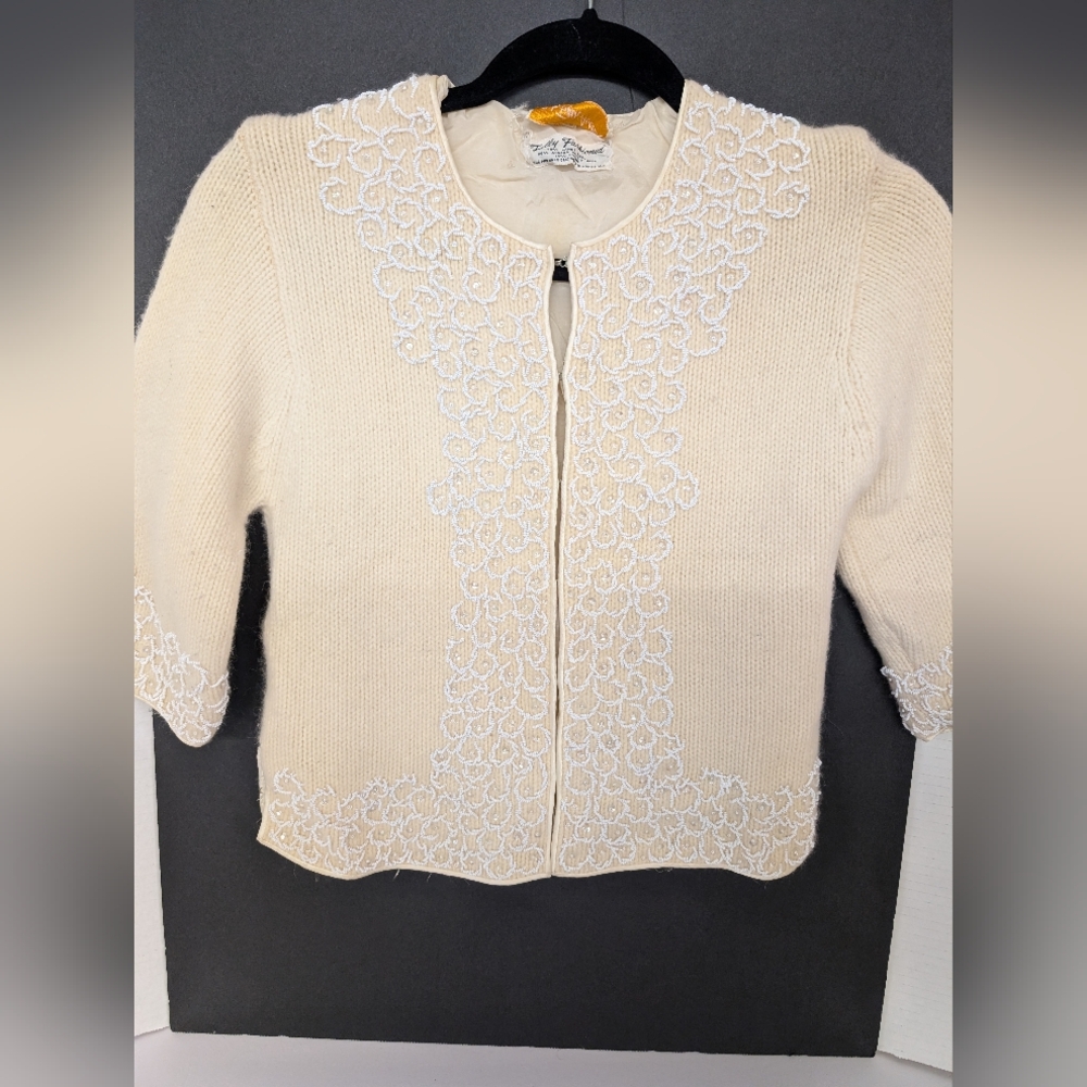 Vintage 1950s Cream Crop Sweater With Delicate Beaded Work Size XS